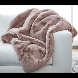 Unhide Marshmallow blanket in rosy baby